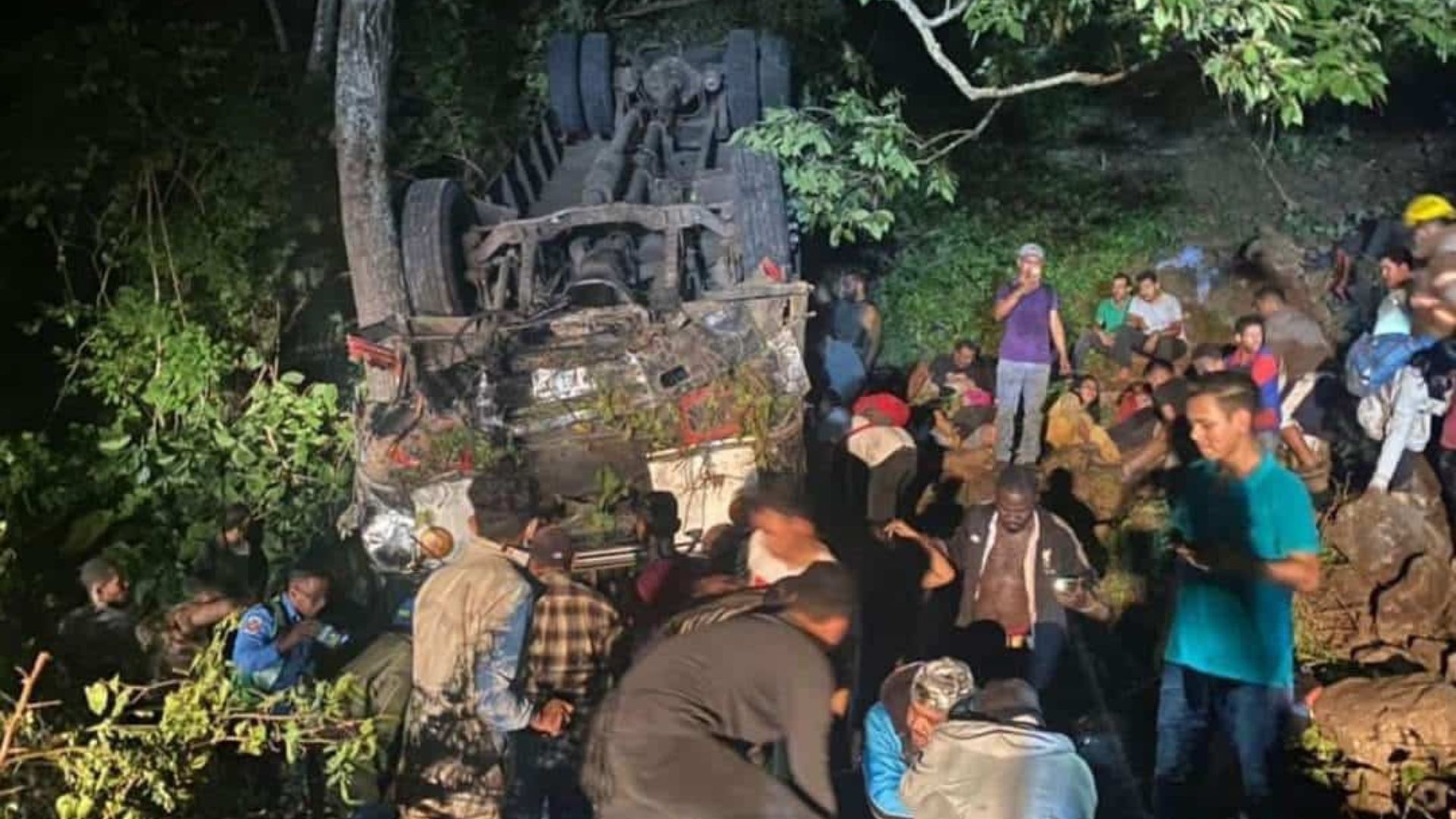Caída de autobús a barranco deja 16 muertos en Nicaragua Caída de autobús a barranco deja 16 muertos en Nicaragua