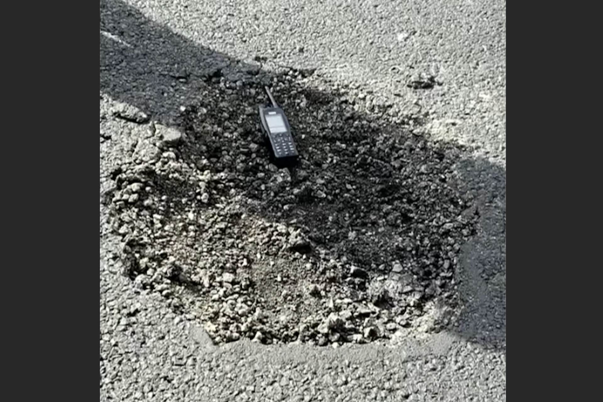 AMLO aclara que AICM tuvo un bache en una pista, “y no un cráter”