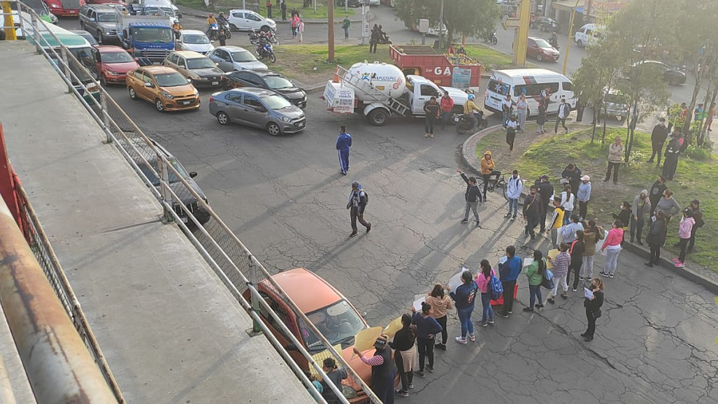 Bloquean Vía Morelos en Ecatepec por desaparición de adolescente Bloquean Vía Morelos en Ecatepec por desaparición de adolescente