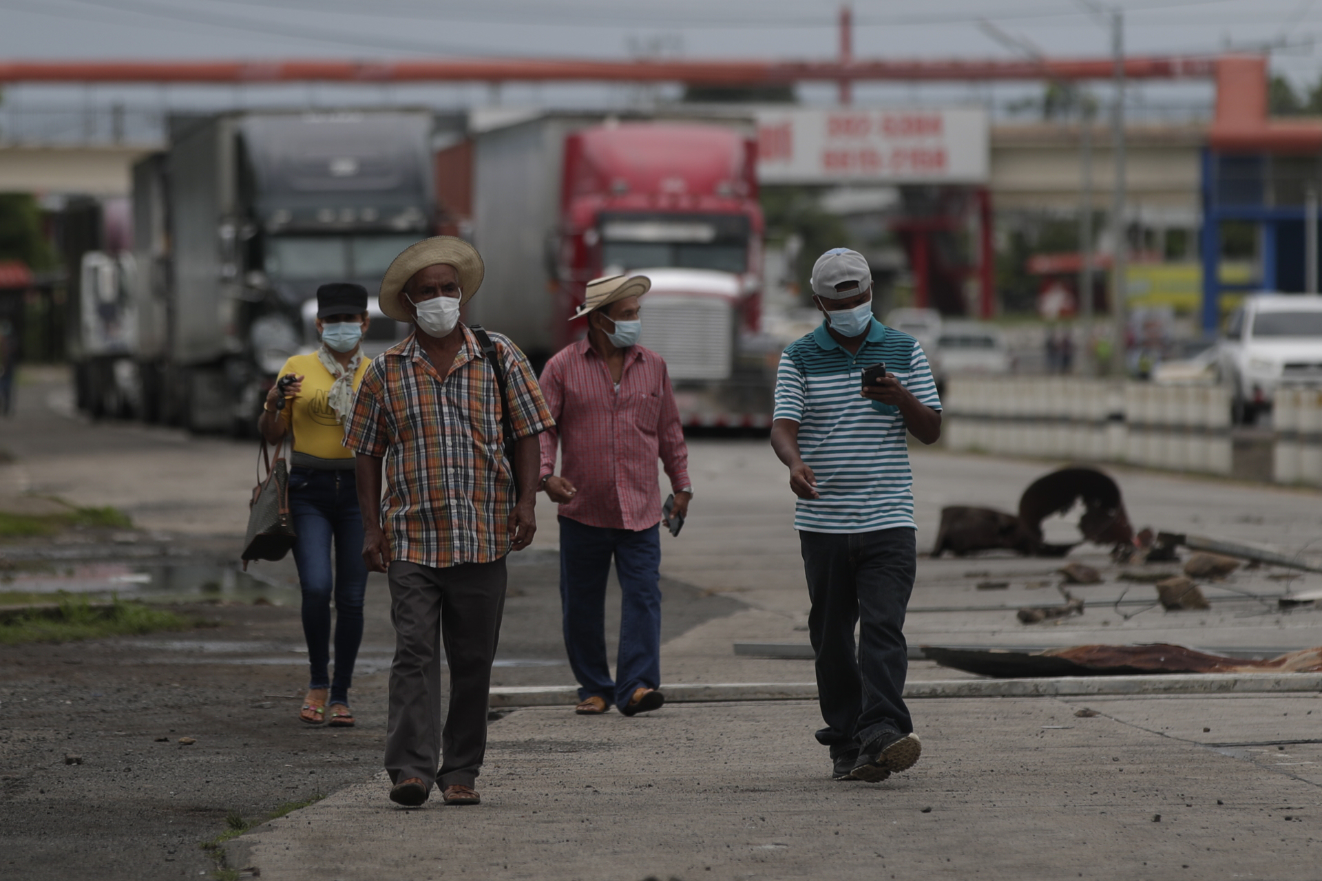 Camiones se mantienen bloqueados mientras la escasez crece en Panamá