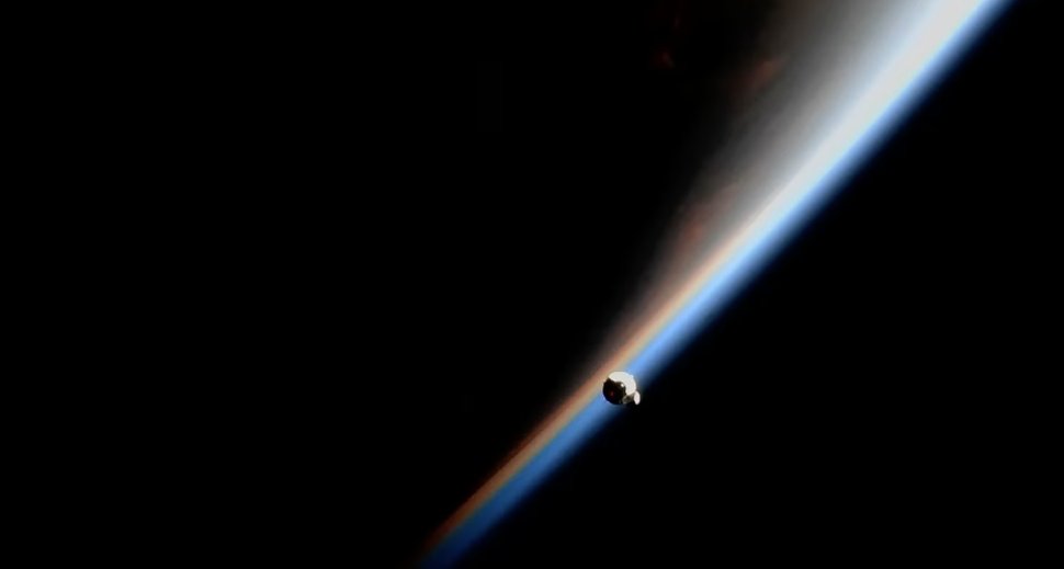 Cápsula de SpaceX llega a la EEI con cargamento científico Cápsula de SpaceX llega a la EEI con cargamento científico