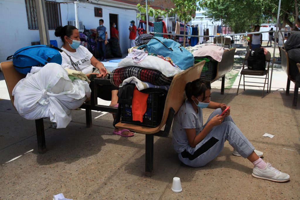 Migrantes viven con esperanza y alegría la eliminación de "Quédate en México" - casa-del-migrante-1024x683