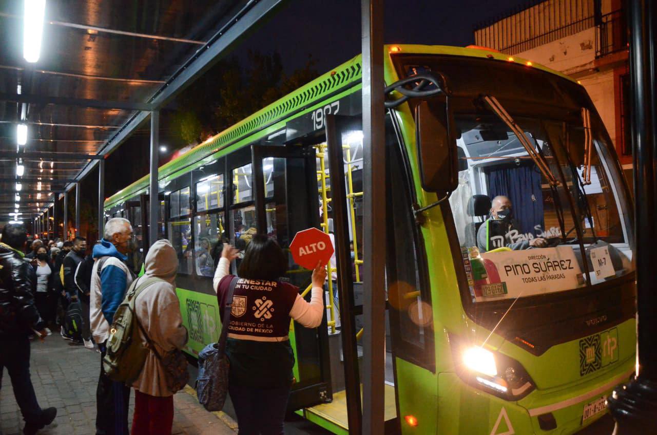 Inicia cierre de estaciones de la Línea 1 del Metro con alta afluencia de usuarios Inicia cierre de estaciones de la Línea 1 del Metro con alta afluencia de usuarios