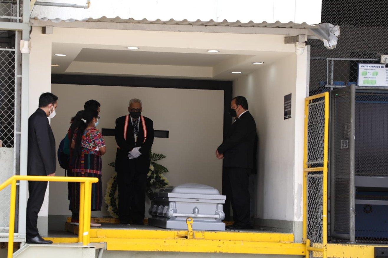 Guatemala recibe primer cuerpo de víctimas de tragedia en Texas Guatemala recibe primer cuerpo de víctimas de tragedia en Texas