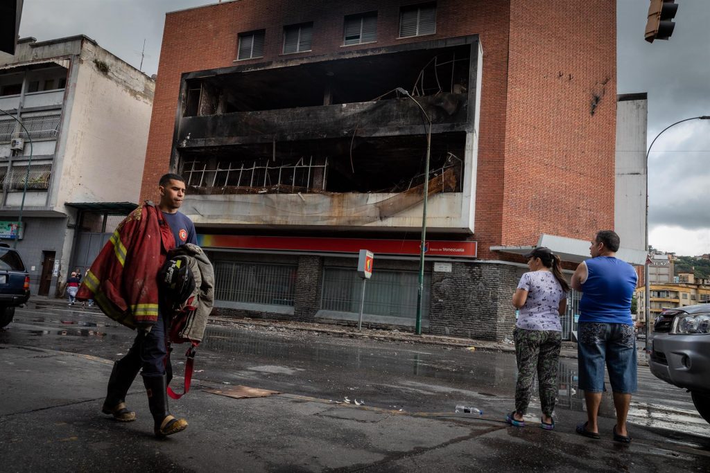Incendio consume 250 locales comerciales en Caracas, Venezuela - d29a36cba44e8cdfc493ed8f392da396827a0c8ew-1024x683