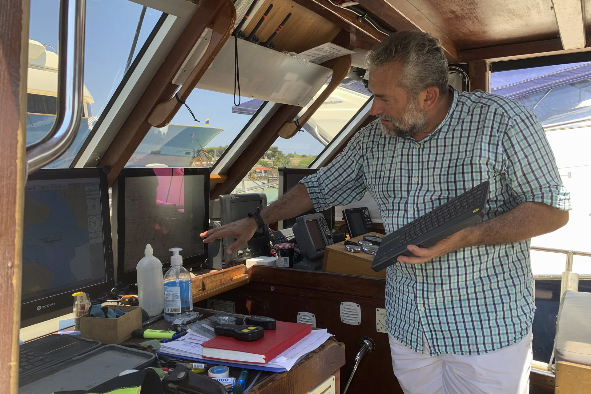 El cazador de naufragios griego que “viaja al pasado” con cada hallazgo