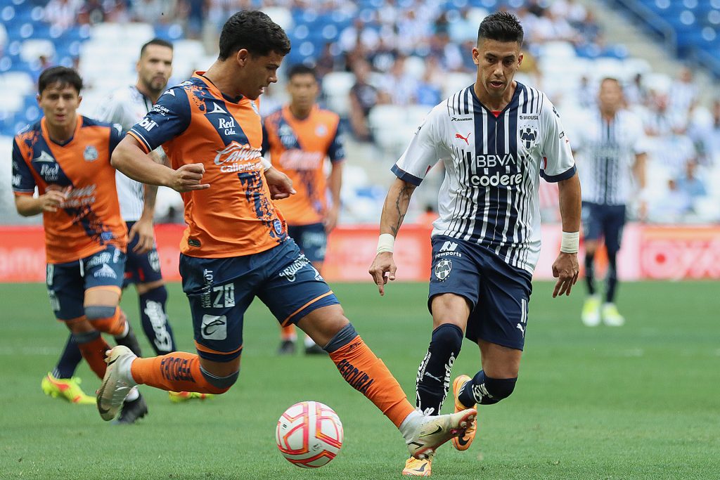 John Stefan Medina da el triunfo al Monterrey sobre Puebla, que sigue de líder - el-colombiano-john-stefan-medina-da-triunfo-al-monterrey-que-sigue-de-lider-2-1024x683