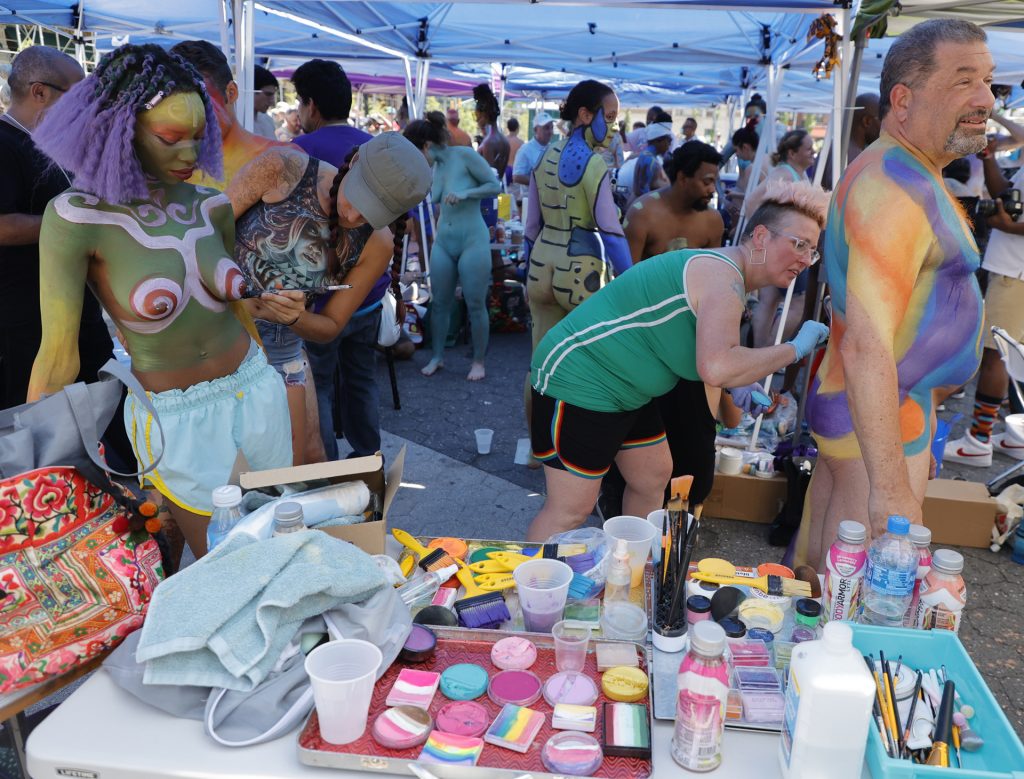 El día en que los cuerpos desnudos se convierten lienzos regresa a Nueva York - el-dia-en-que-los-cuerpos-desnudos-se-convierten-lienzos-regresa-a-nueva-york-3-1024x779