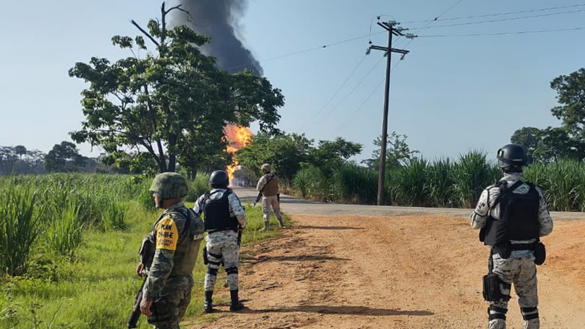 Explosión de ducto de Pemex en Veracruz deja al menos dos lesionados Explosión de ducto de Pemex en Veracruz deja al menos dos lesionados
