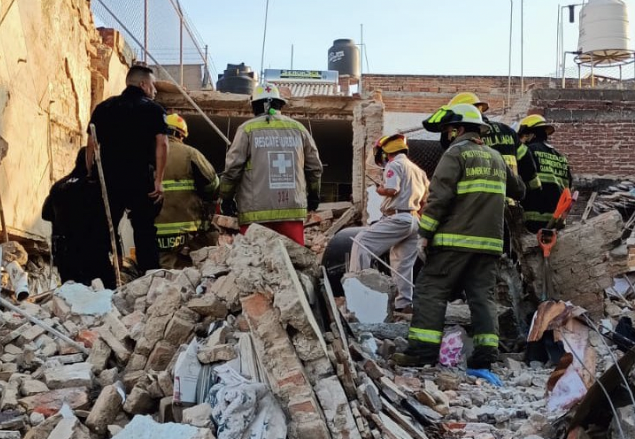 Explosión por acumulación de gas deja un muerto y siete lesionados en Guadalajara Explosión por acumulación de gas deja un muerto y siete lesionados en Guadalajara