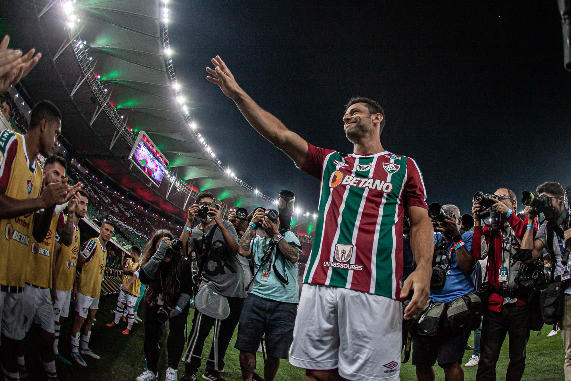 Brasileño Fred cuelga las botas con una fiesta inolvidable en el Maracaná