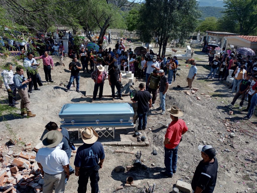 Llega a Morelos cuerpo de víctima de tiroteo en Highland Park - funeral-en-morelos-de-mario-nicolas-toledo-victima-de-tiroteo-en-eeuu-1024x768