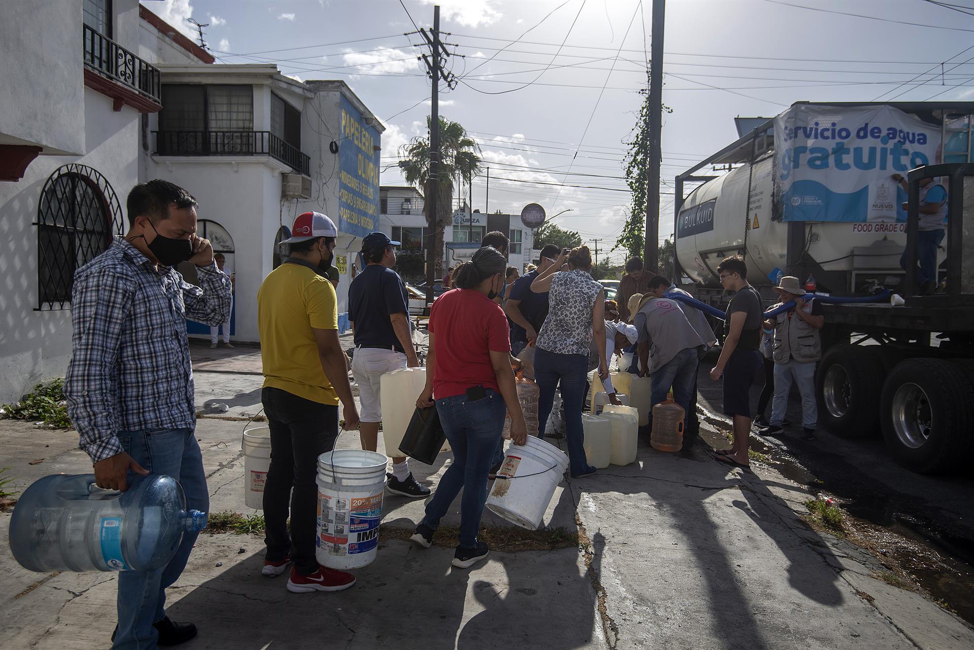 Empresas que más usan agua en Nuevo León, las que más ayudan en crisis: secretario de Economía estatal Empresas que más usan agua en Nuevo León, las que más ayudan en crisis: secretario de Economía estatal