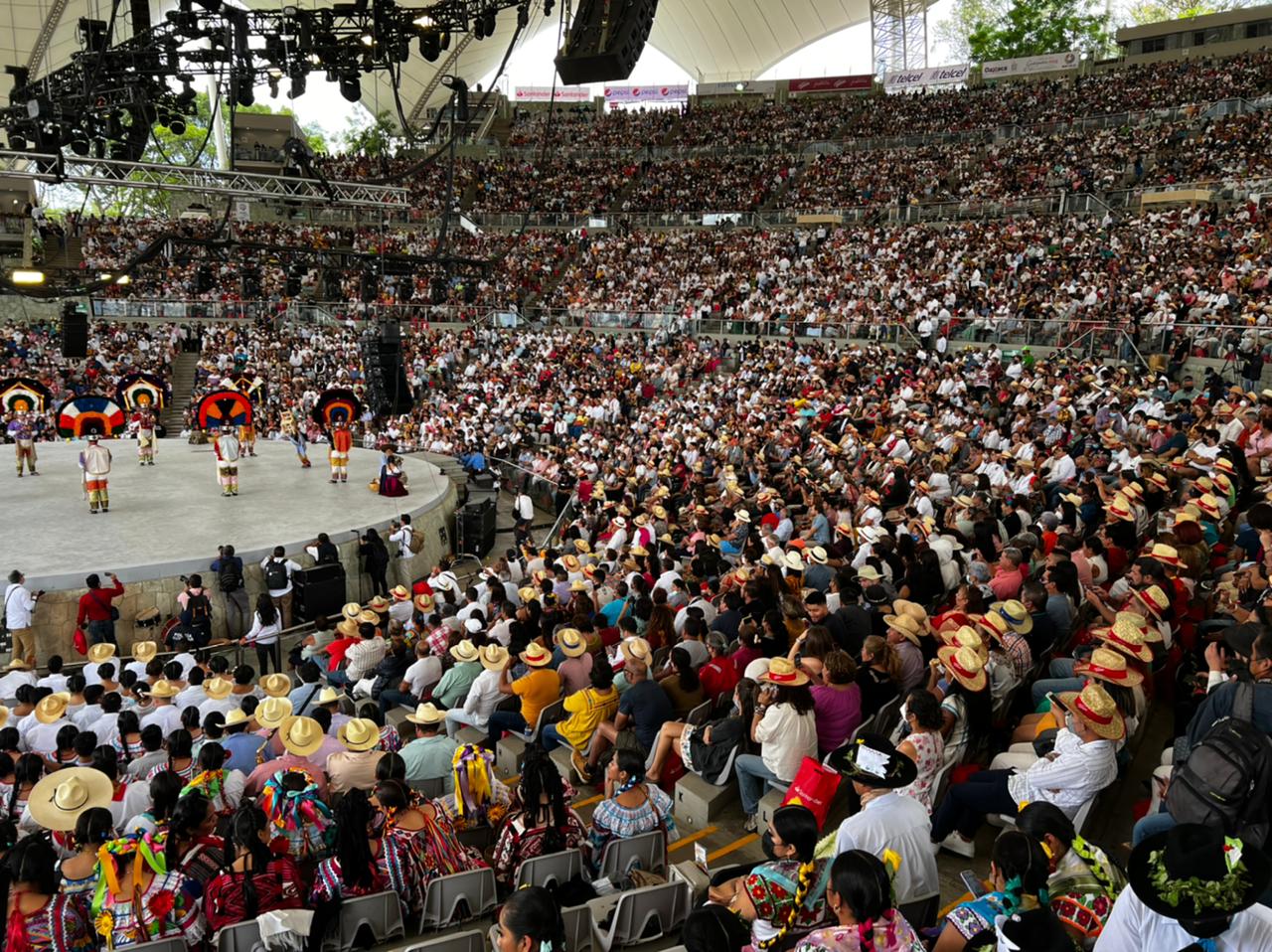 #Video Miles acuden a ver la primera emisión de la Guelaguetza 2022 en Oaxaca #Video Miles acuden a ver la primera emisión de la Guelaguetza 2022 en Oaxaca