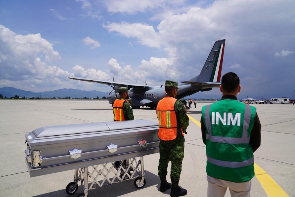 Llegan a México cuerpos de 16 migrantes muertos en tráiler en Texas - llegan-a-mexico-cuerpos-de-16-migrantes-muertos-en-trailer-en-texas-3