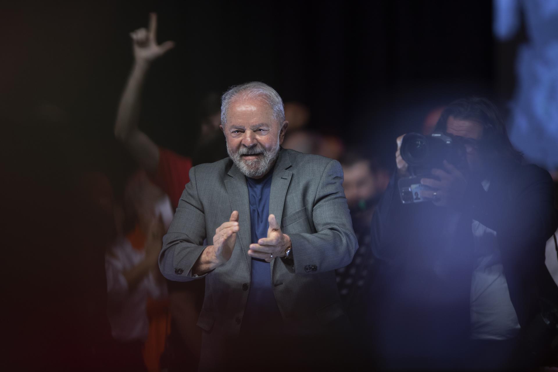 Lula es una “alternativa” y “bendición” para Brasil: López Obrador Lula es una “alternativa” y “bendición” para Brasil: López Obrador