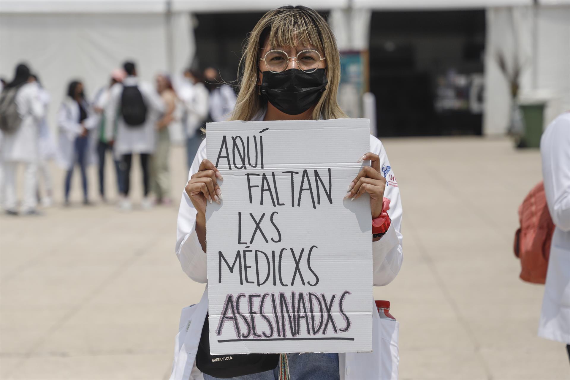 “Estamos aquí para luchar por la salud de los mexicanos”, dicen médicos a López Obrador