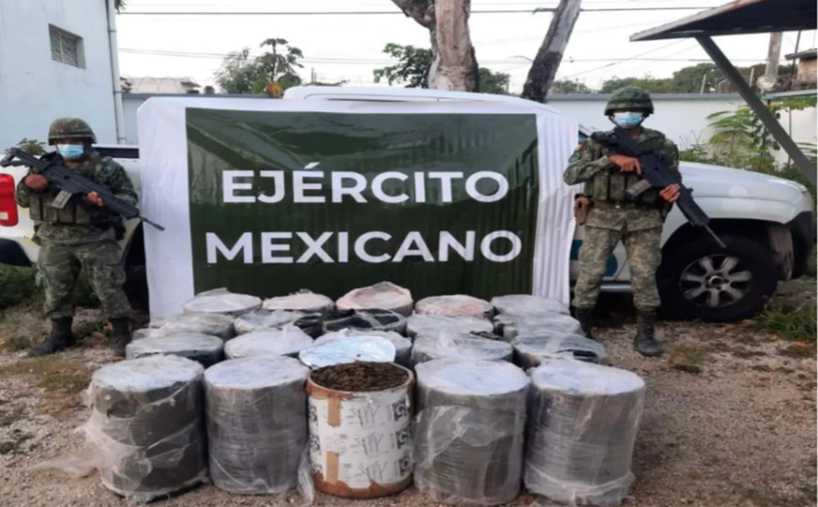 Aseguran camioneta de Secretaría de Salud de Quintana Roo con cargamento de mariguana Aseguran camioneta de Secretaría de Salud de Quintana Roo con cargamento de mariguana