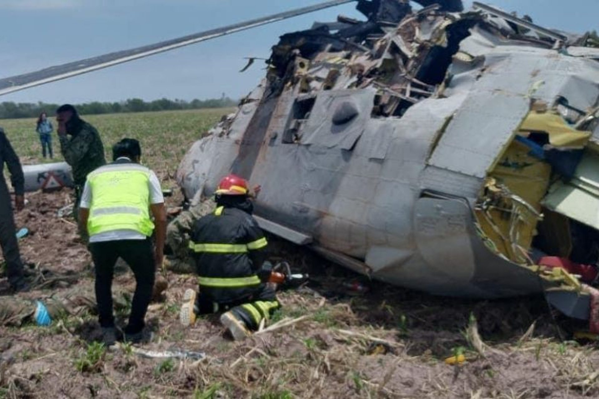 Realizan necropsias a 14 marinos muertos en desplome de helicóptero en Sinaloa