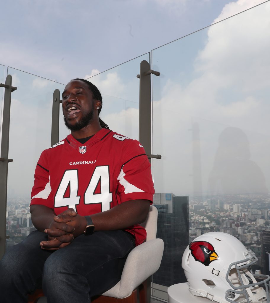 Markus Golden, asombrado con la pasión en México por la NFL - markus-golden-asombrado-con-pasion-en-mexico-por-la-nfl-2-912x1024