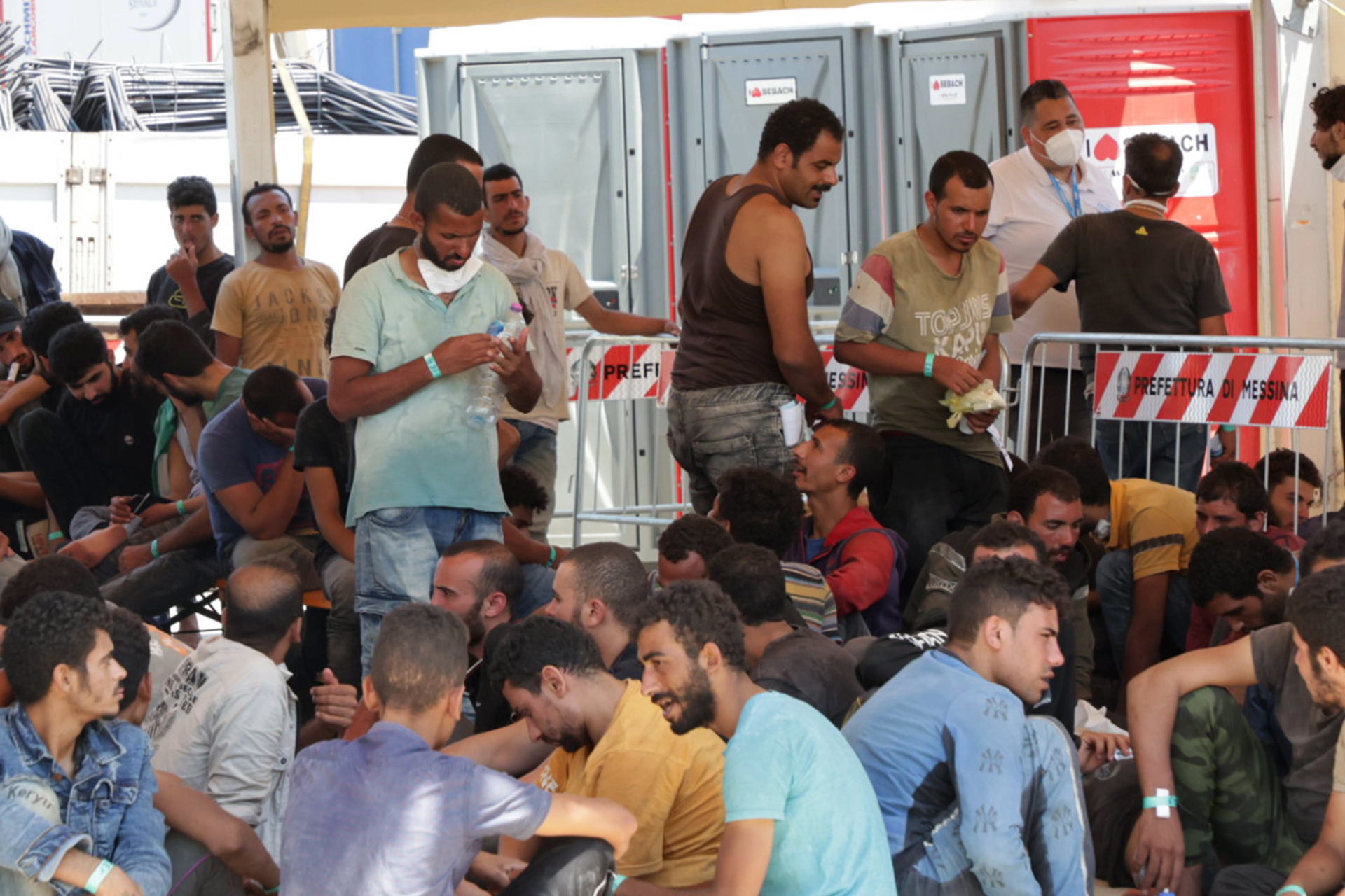 Más de mil 500 migrantes llegan a las costas italianas en las últimas horas