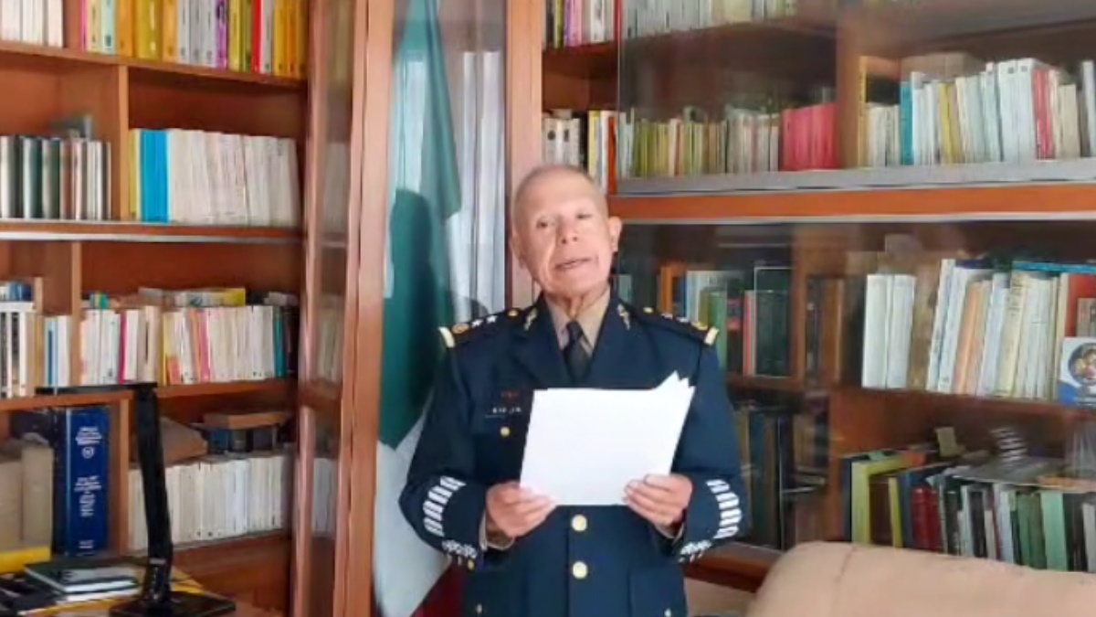 Citan a comparecer a general en retiro tras críticas a AMLO