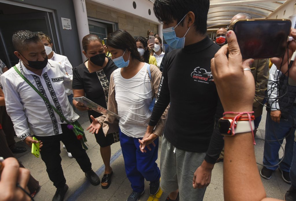 Padres de menor que fue quemado por compañeros en Querétaro exigen justicia - menor-otomi2-1024x698