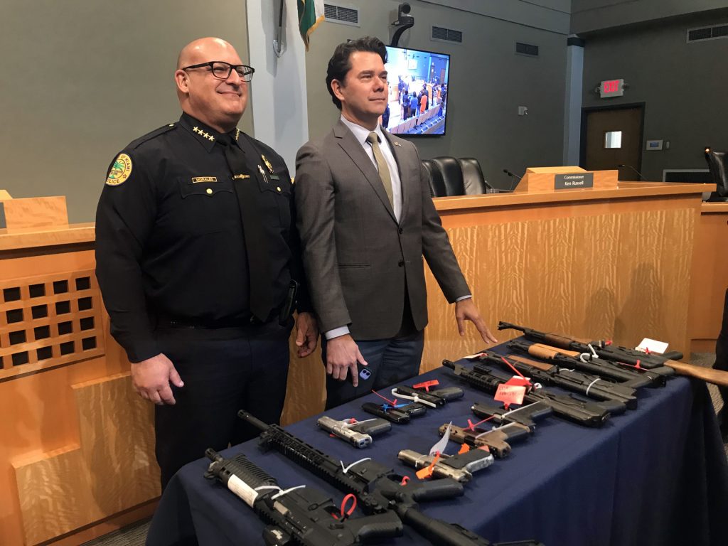 Miami envía armas decomisadas y donadas a los policías de Irpín, en Ucrania - miami-envia-armas-decomisadas-y-donadas-a-los-policias-de-irpin-en-ucrania-1024x768