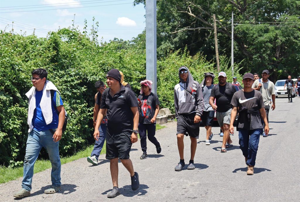Cientos de venezolanos parten en caravana migrante desde Chiapas - migrantes-venezolanos-en-chiapas-1024x689