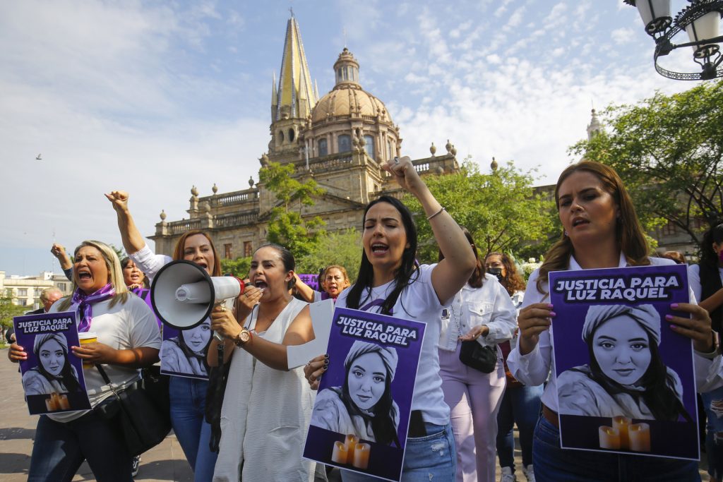 Mujeres protestan en Guadalajara por feminicidio de Luz Raquel Padilla - mujeres-protestan-en-guadalajara-por-feminicidio-de-luz-raquel-padilla-1024x683