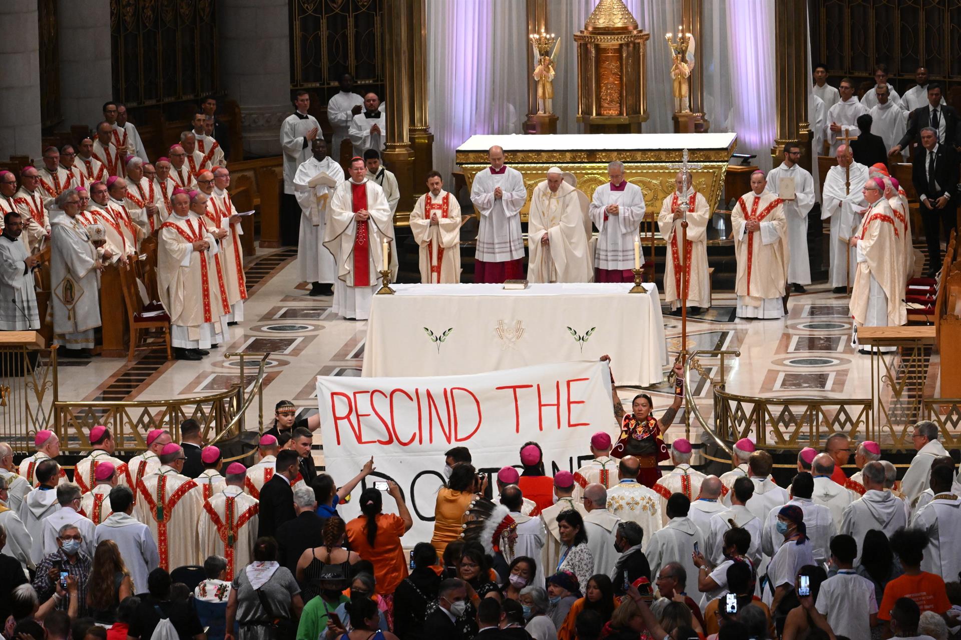 Indígenas canadienses esperaban algo más del perdón del papa Francisco Indígenas canadienses esperaban algo más del perdón del papa Francisco