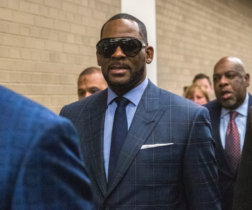 R. Kelly es hallado culpable de abuso sexual a menores - r-kelly-continua-bajo-vigilancia-de-suicidio-en-la-carcel-1024x852