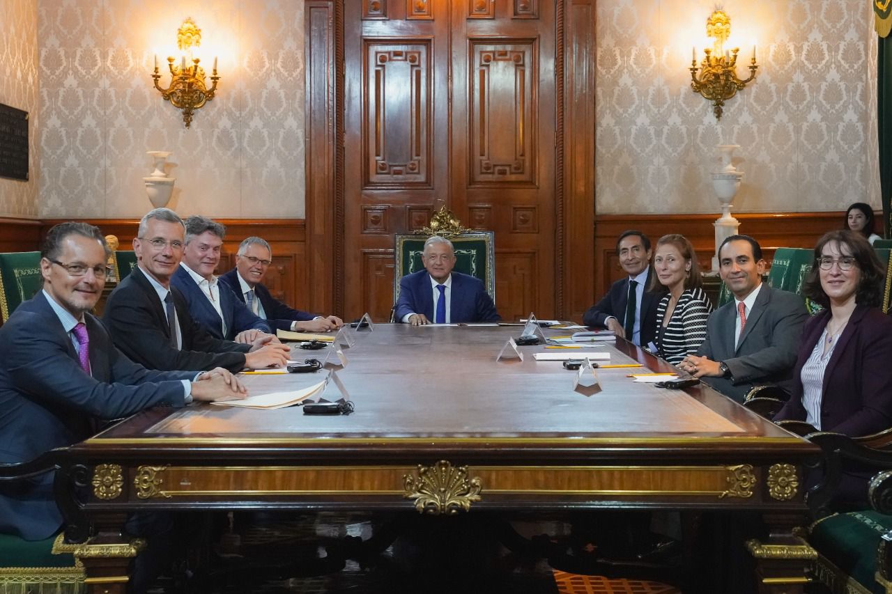 López Obrador discute una ruta hacia la electromovilidad con directivos de la automotriz Stellantis