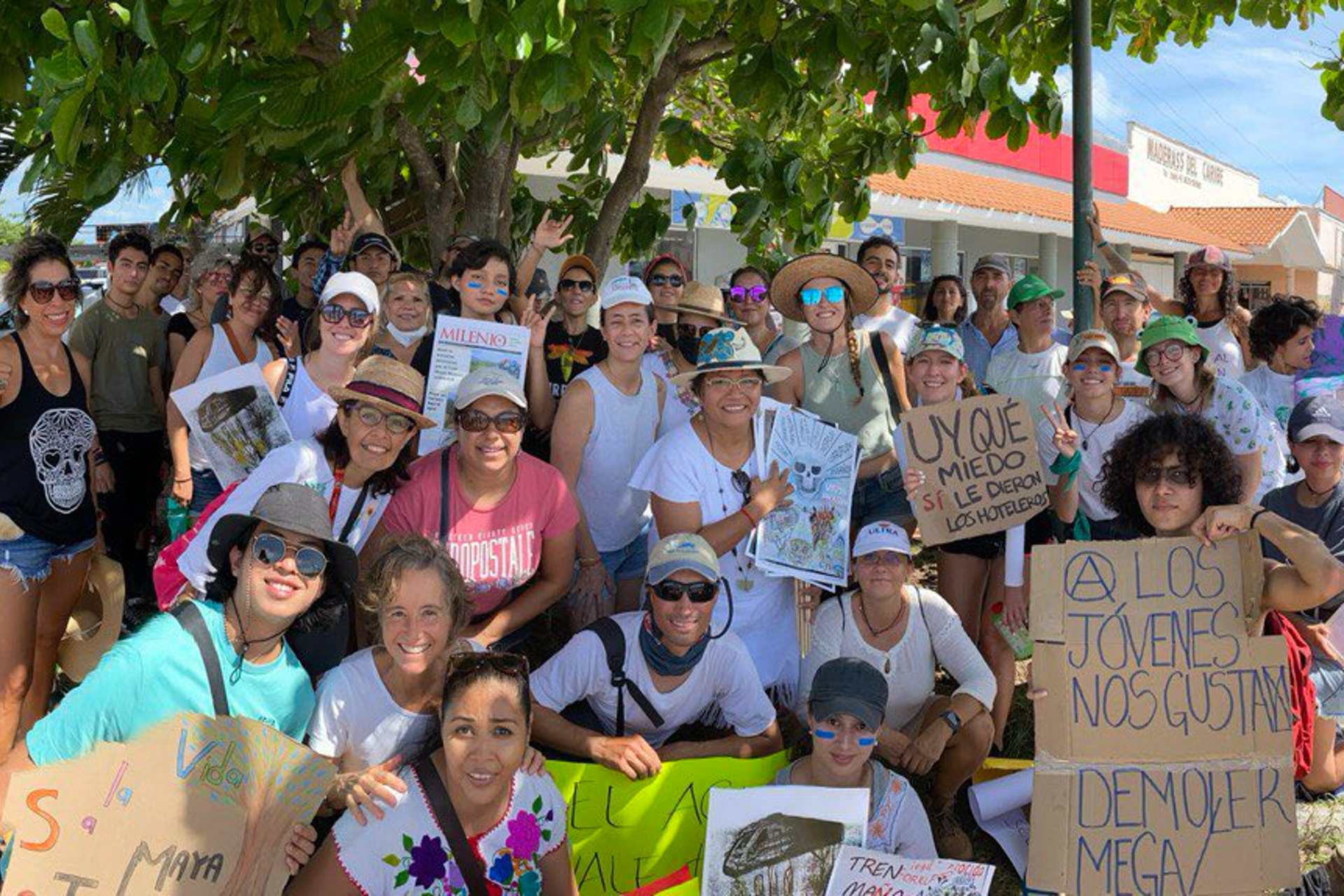 Activistas protestan en Quintana Roo para exigir suspensión del Tren Maya