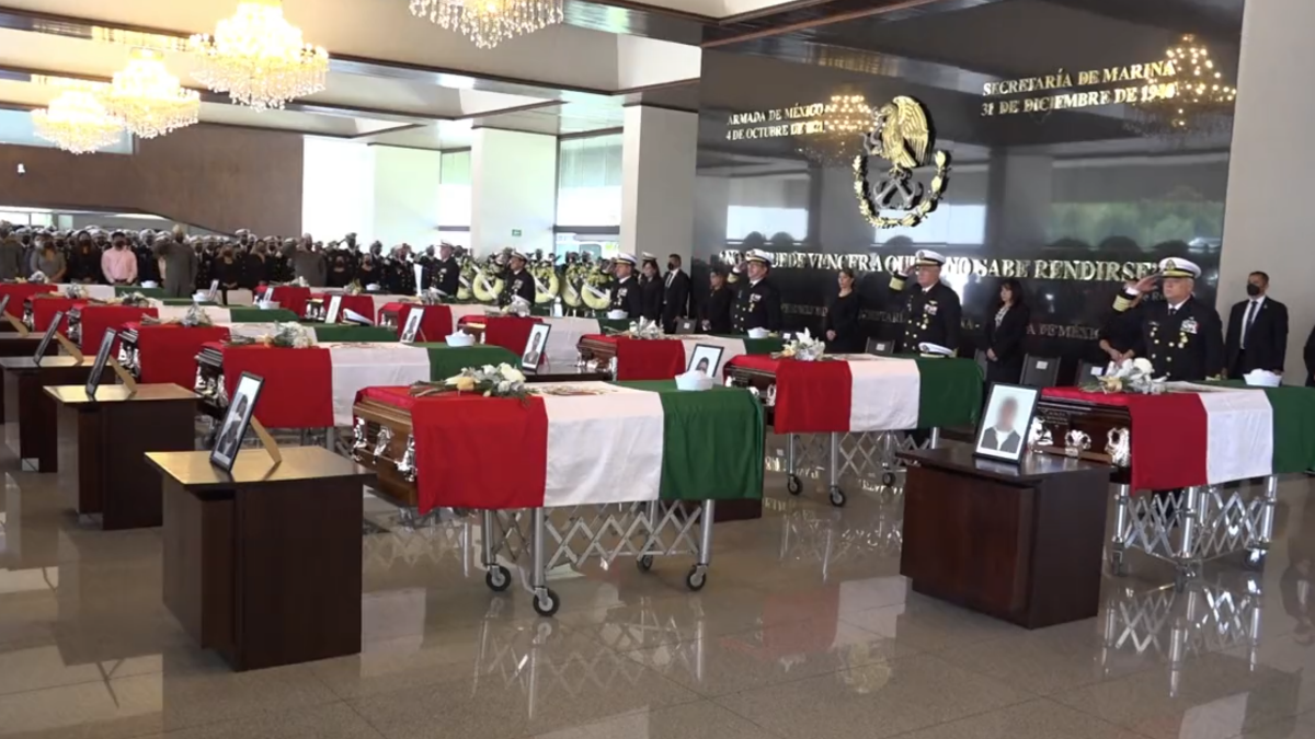 Rinden homenaje a marinos que murieron tras operativo para capturar a Caro Quintero