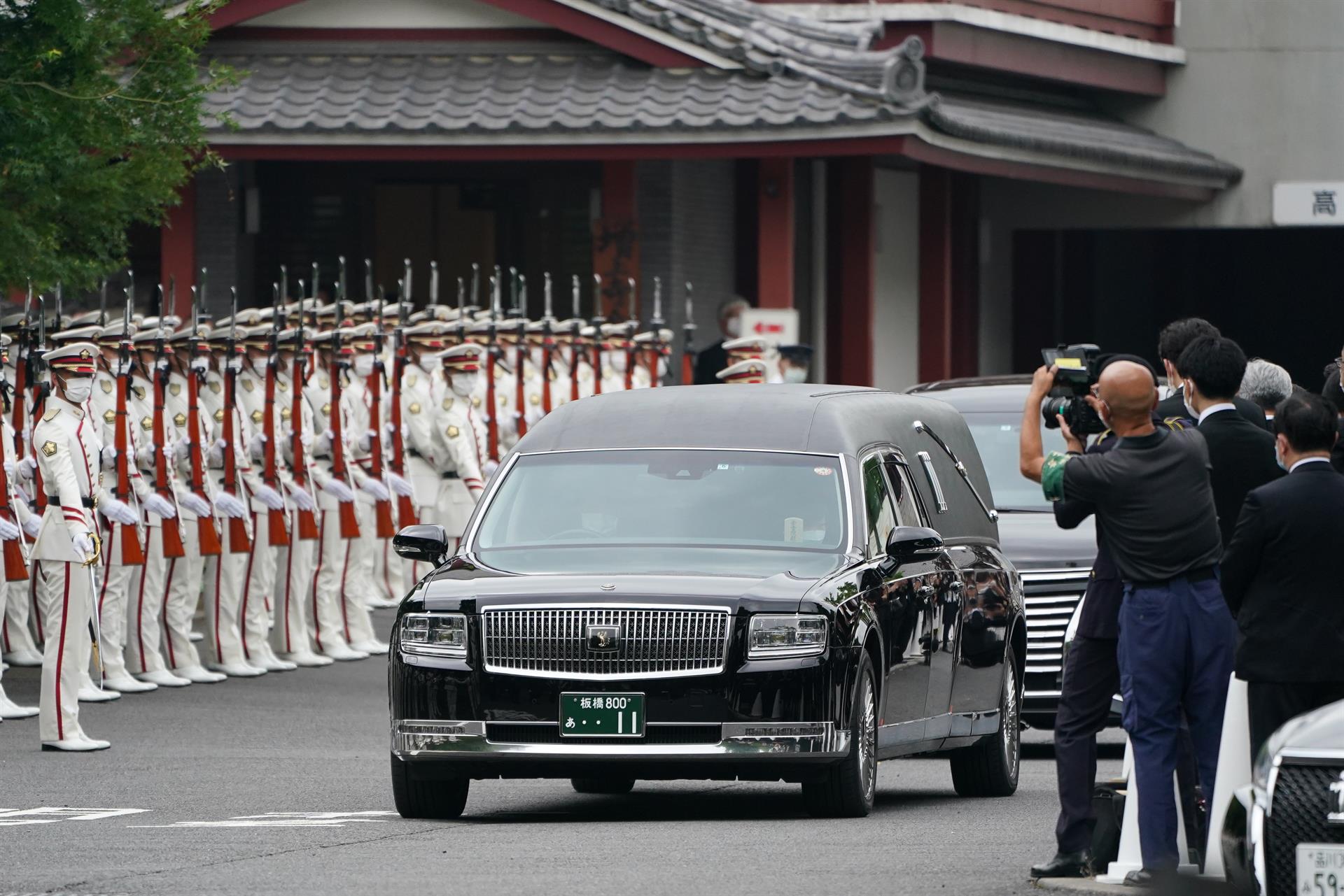 Abe es despedido en funeral íntimo que congregó a miles en Tokio Abe es despedido en funeral íntimo que congregó a miles en Tokio