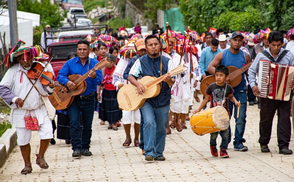 Tzotziles cumplen festividad religiosa pese a violencia en Chiapas - tzotziles-cumplen-festividad-religiosa-pese-a-violencia-en-chiapas-1024x636