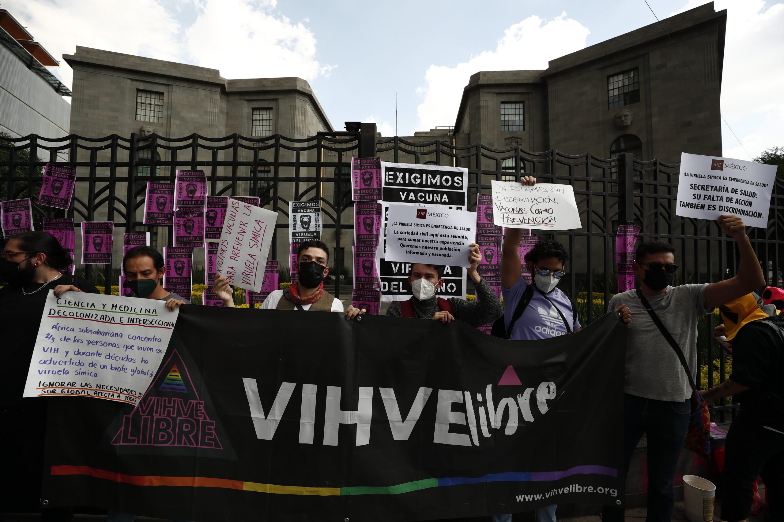Activistas denuncian que el Gobierno de México minimiza viruela del mono Activistas denuncian que el Gobierno de México minimiza viruela del mono