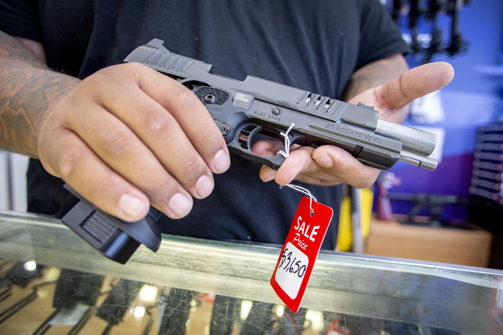 Biden urge a restringir el uso de armas tras varios sucesos violentos Biden urge a restringir el uso de armas tras varios sucesos violentos