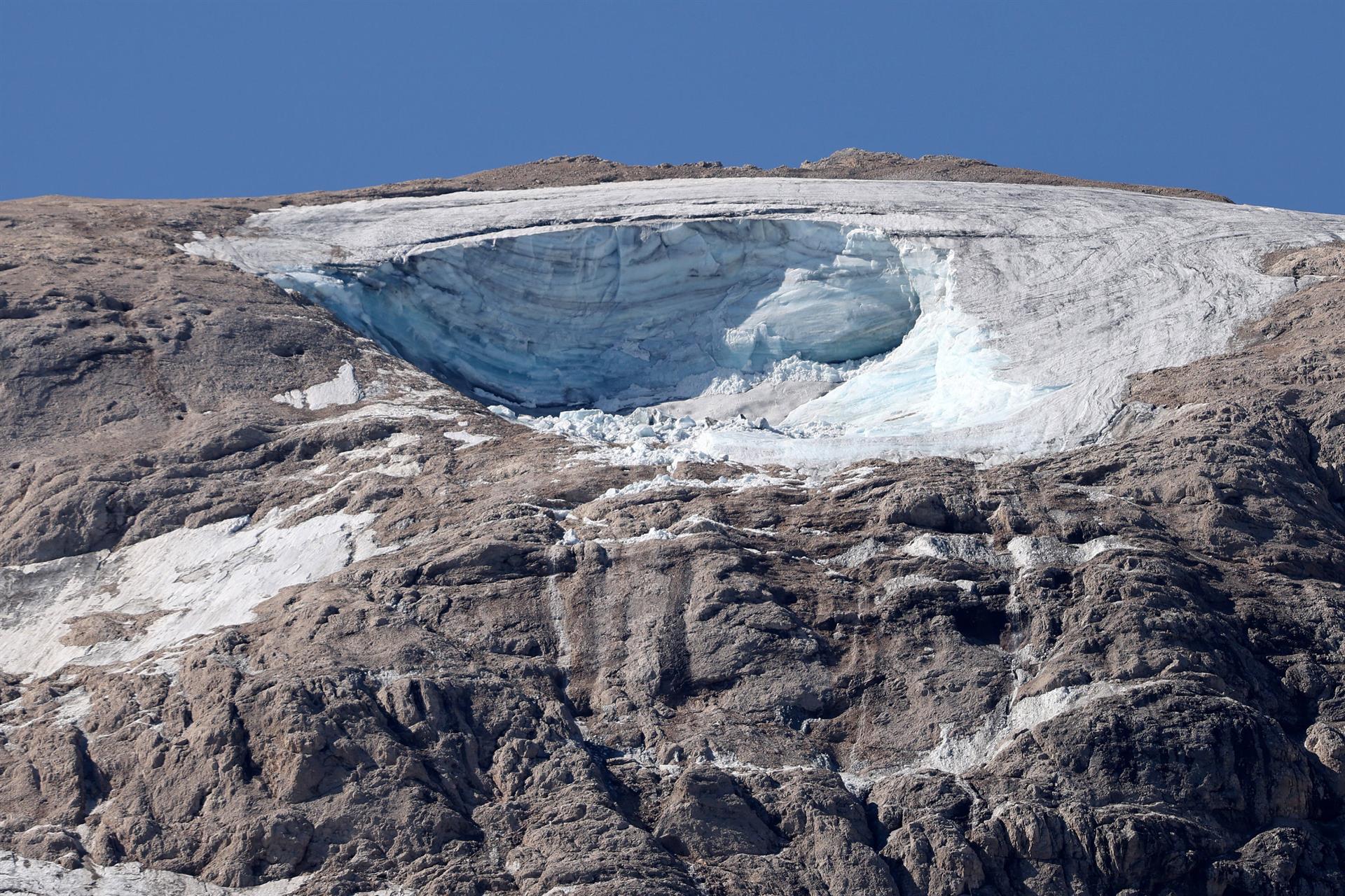 Siete muertos y al menos 19 desaparecidos tras derrumbe de glaciar en Italia Siete muertos y al menos 19 desaparecidos tras derrumbe de glaciar en Italia