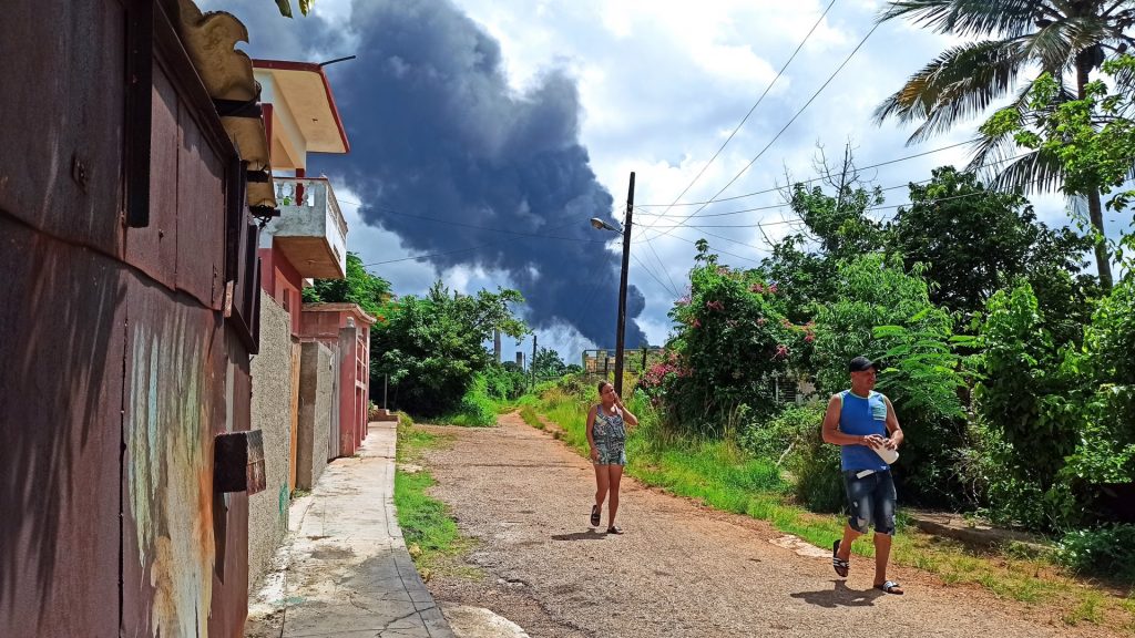 Al menos un muerto en Cuba por un fuerte incendio industrial - al-menos-un-muerto-en-cuba-por-un-fuerte-incendio-industrial-2-1024x576