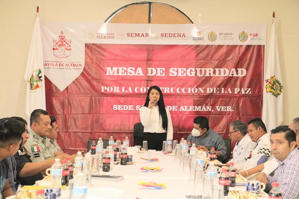 Alcaldesa de Sayula de Alemán denuncia secuestro de su hijo; Ayuntamiento lo desmiente Alcaldesa de Sayula de Alemán denuncia secuestro de su hijo; Ayuntamiento lo desmiente