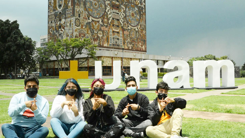 UNAM inicia ciclo escolar con clases presenciales; “Los recibimos con gran entusiasmo”, dice rector Graue UNAM inicia ciclo escolar con clases presenciales; “Los recibimos con gran entusiasmo”, dice rector Graue