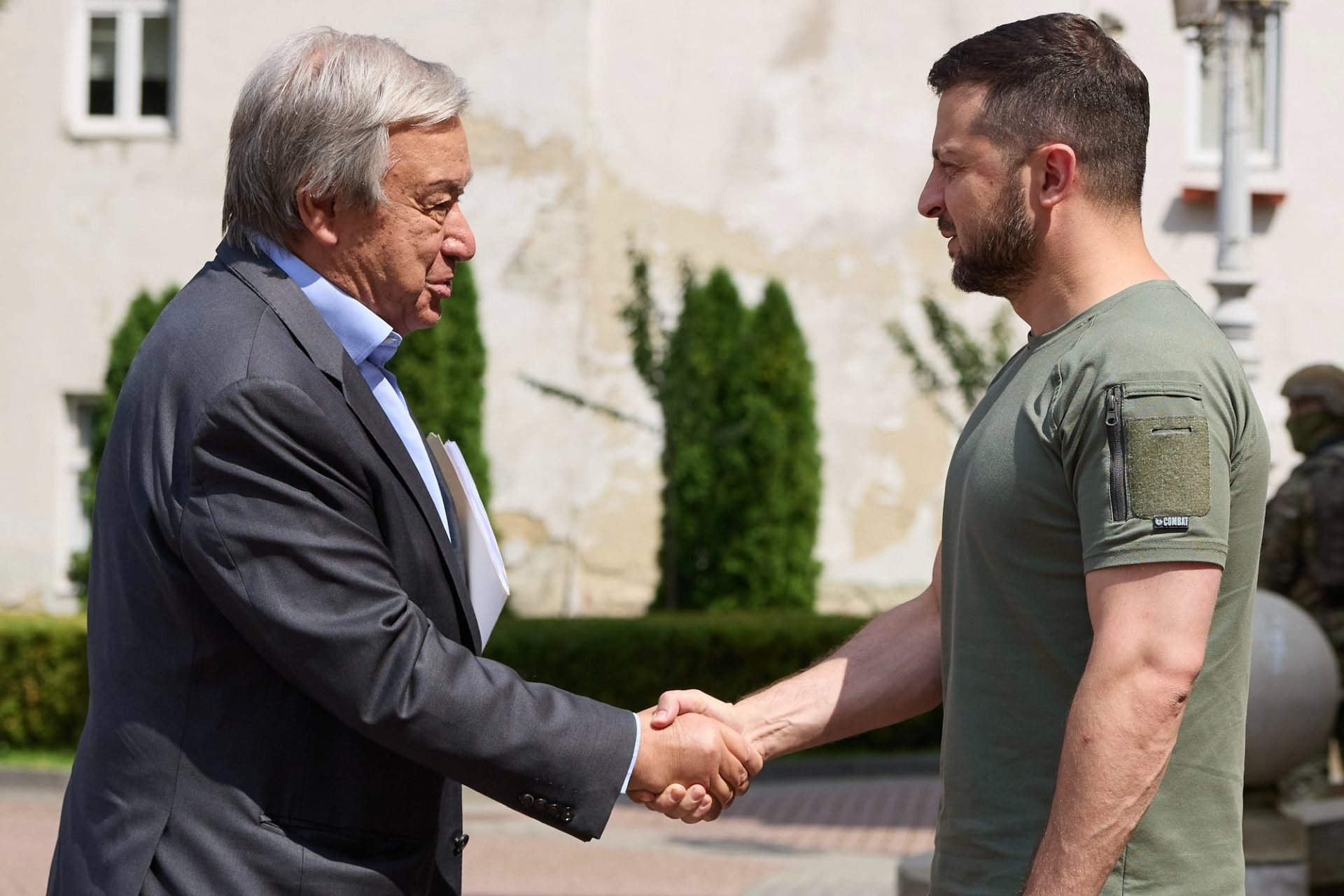 Zelenski pide a Guterres que la ONU garantice desmilitarizar central nuclear de Zaporiyia