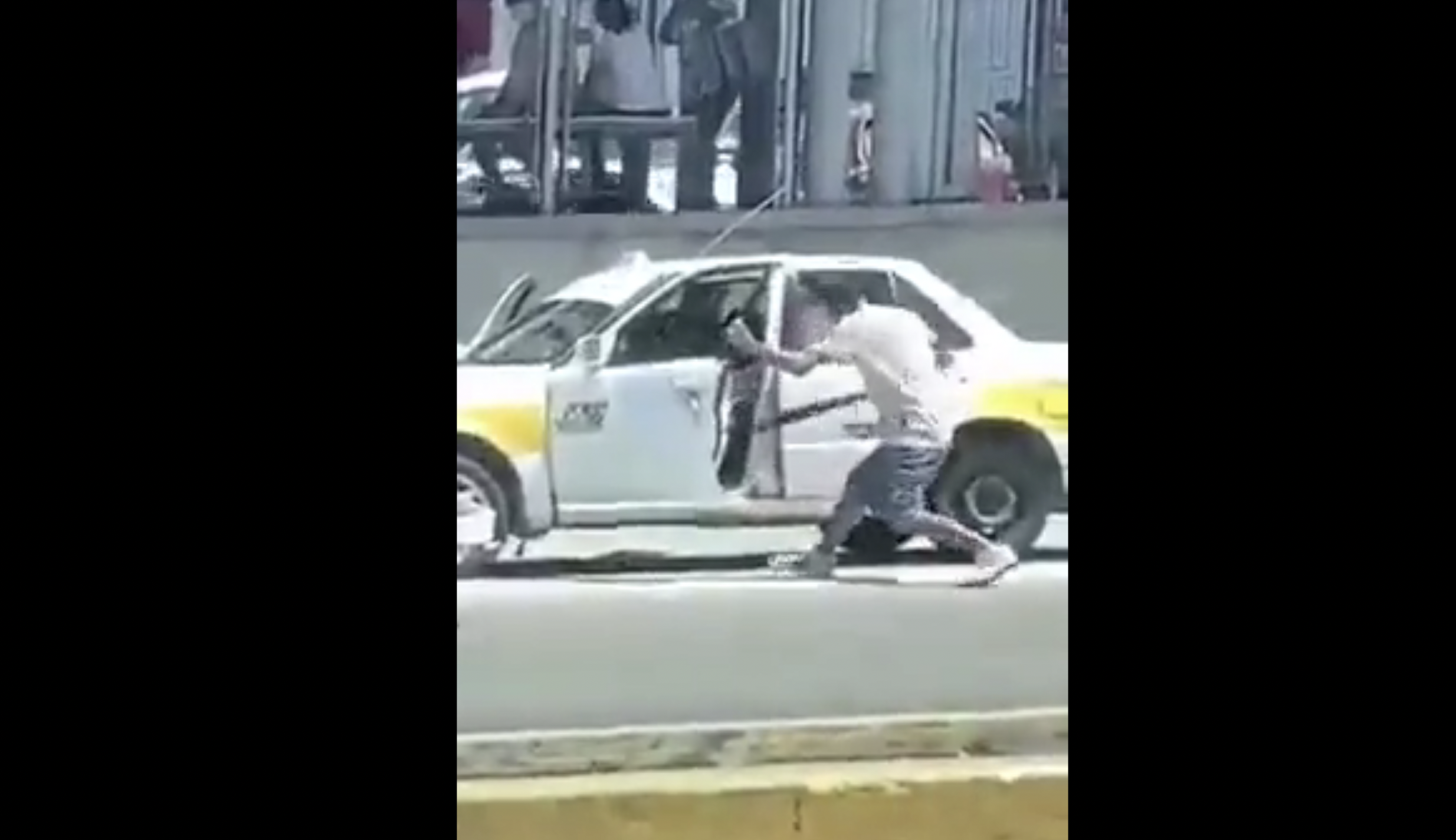#Video Sujeto agrede a machetazos a taxista en Acapulco