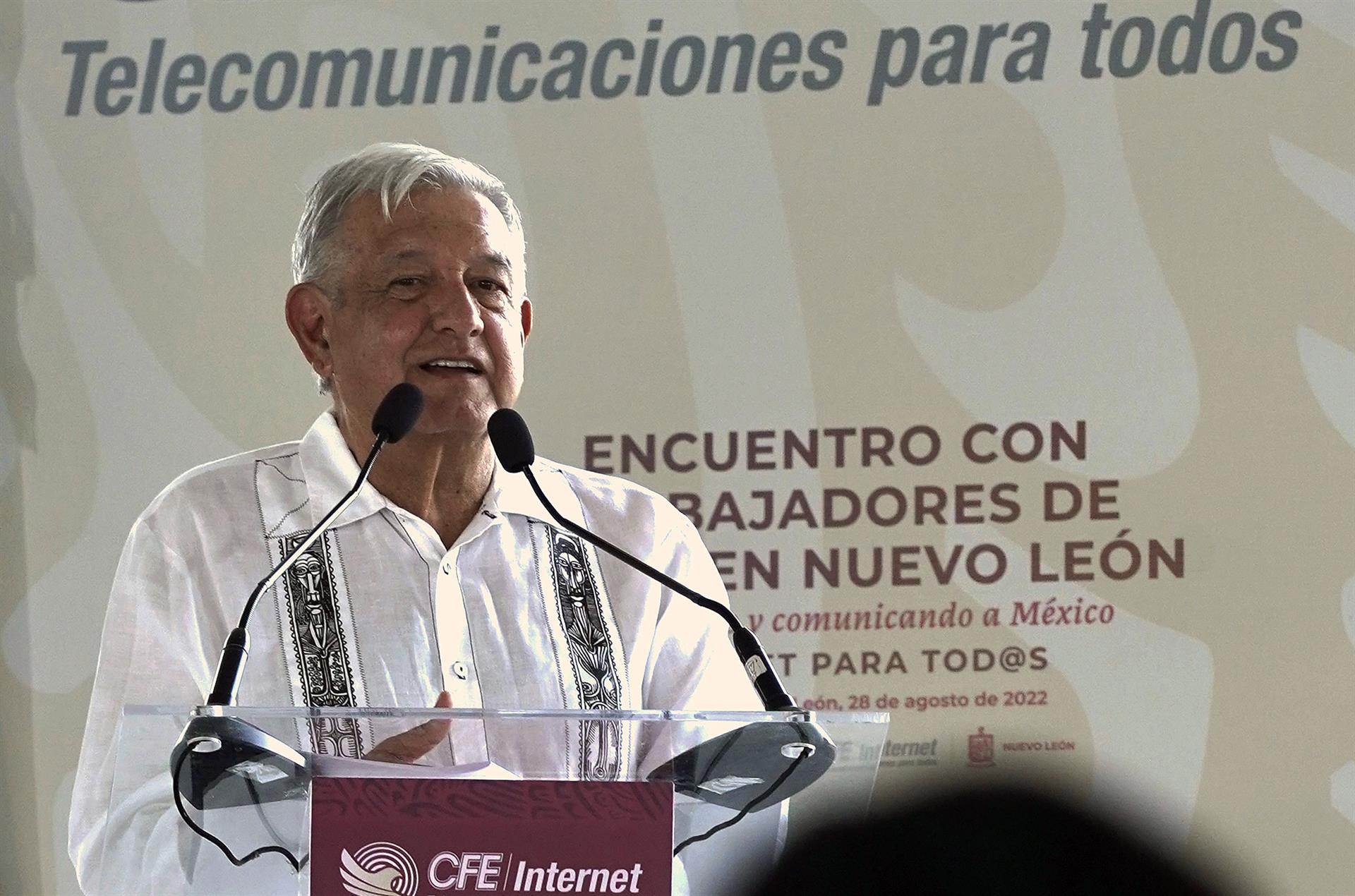 AMLO afirma que familias ya aceptaron plan de rescate de 10 mineros AMLO afirma que familias ya aceptaron plan de rescate de 10 mineros