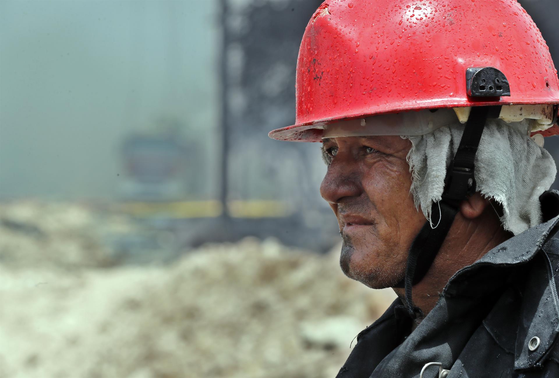 Murió segundo bombero cubano por el incendio en Matanzas Murió segundo bombero cubano por el incendio en Matanzas