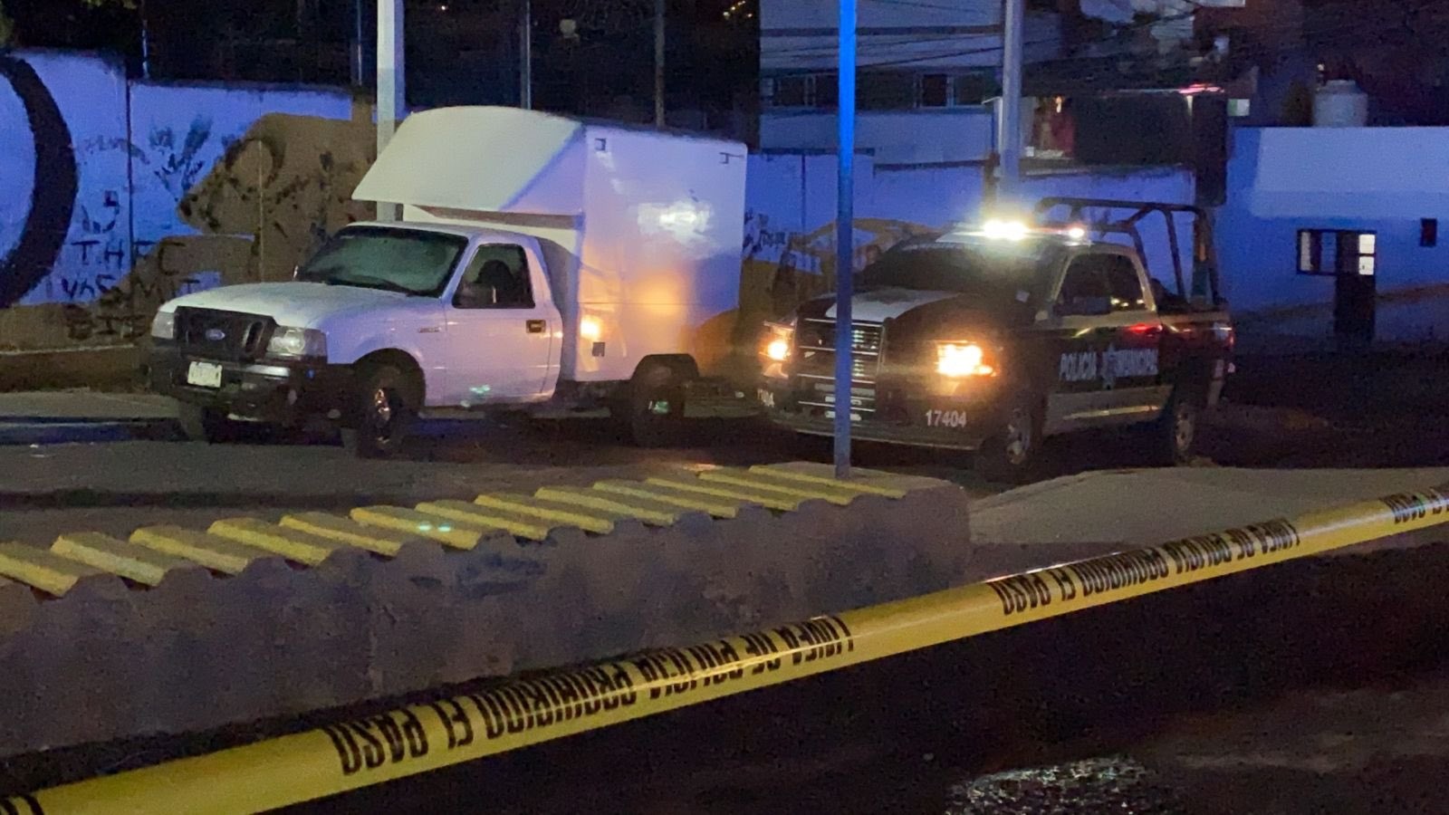 Hallan en Tlaquepaque cuatro cuerpos al interior de camioneta robada Hallan en Tlaquepaque cuatro cuerpos al interior de camioneta robada