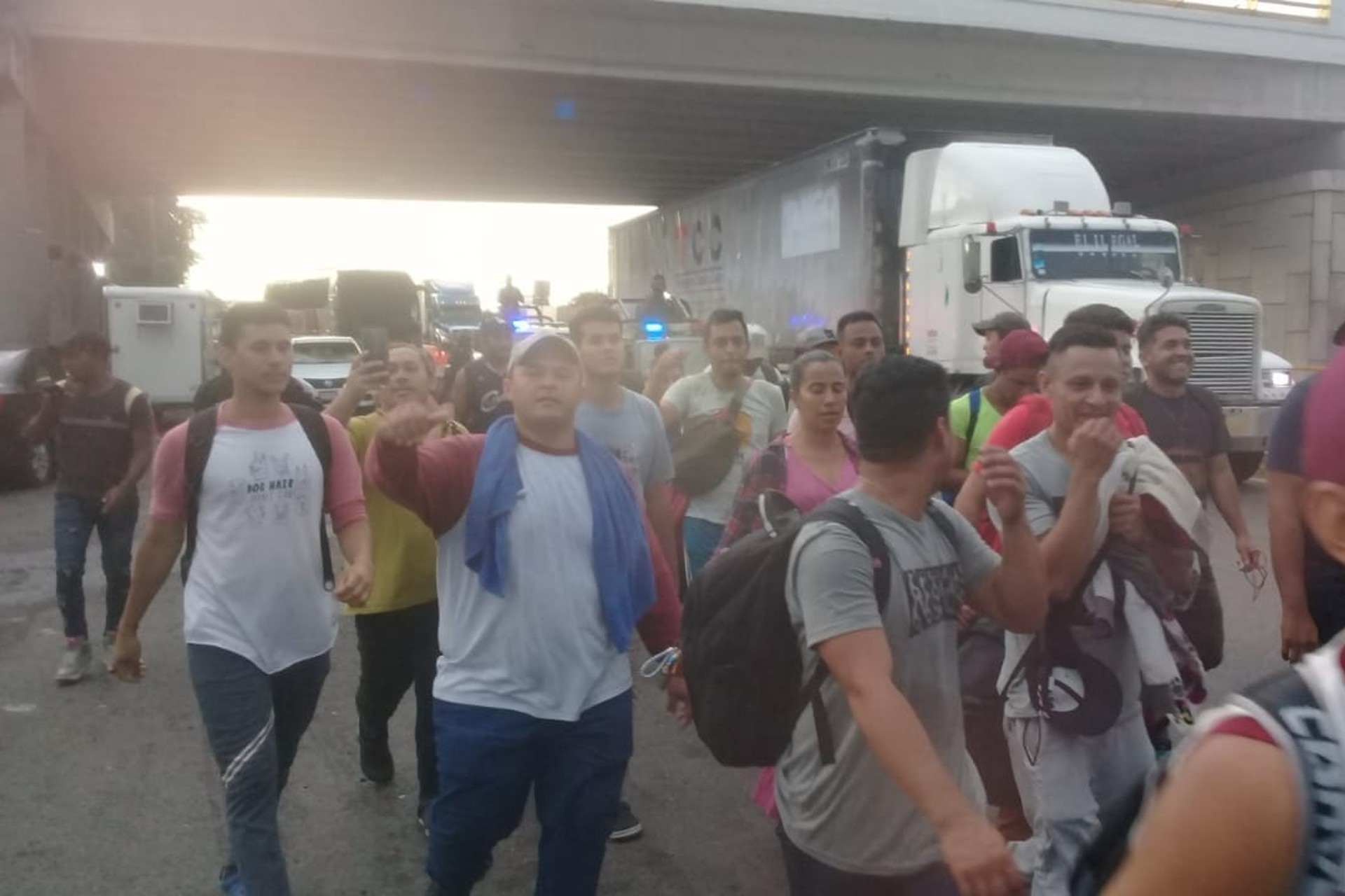 Caravana de 400 migrantes parte de Chiapas para exigir permisos