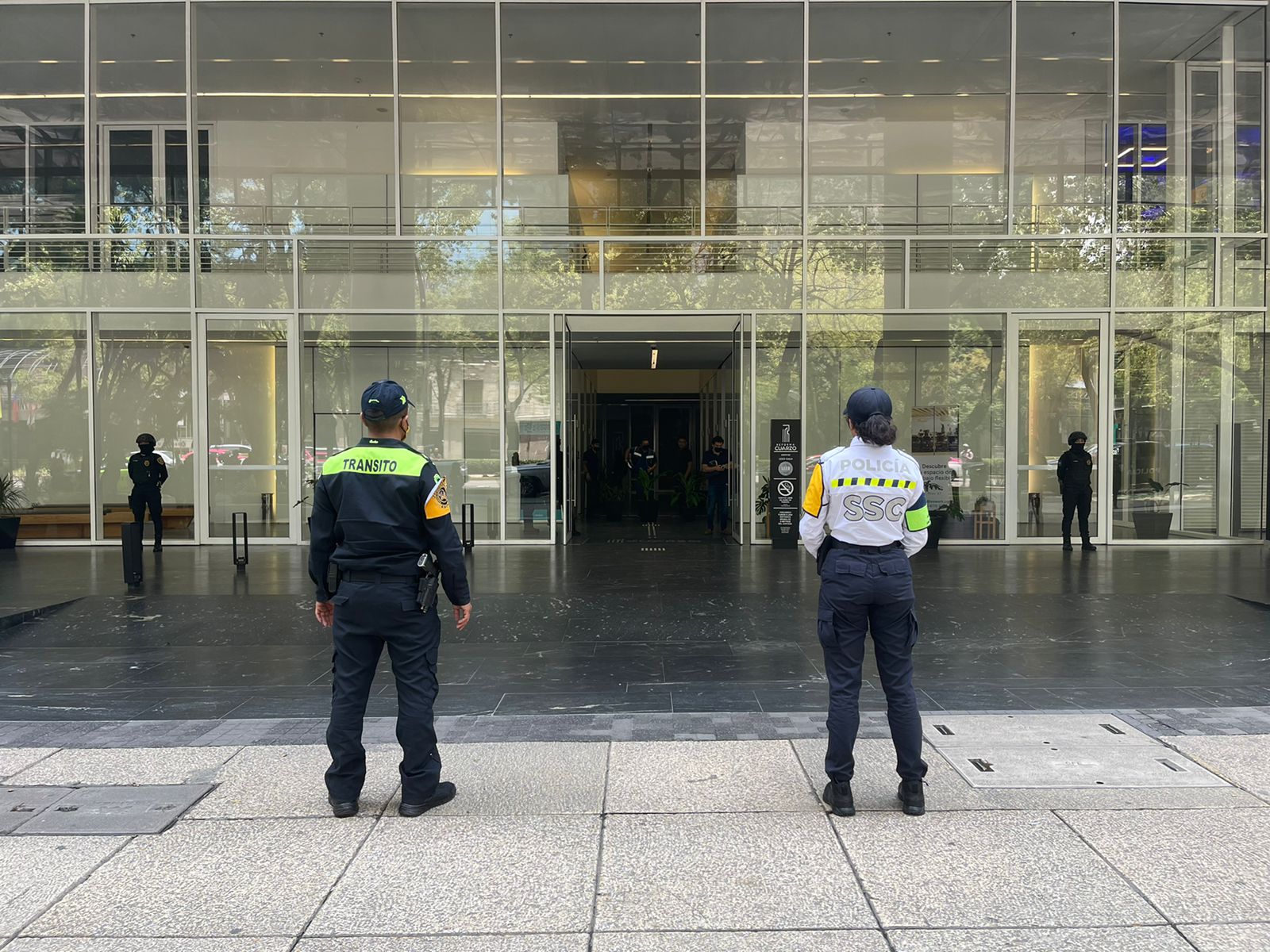 Detienen a 27 personas tras cateo en oficinas de cobros ilegales